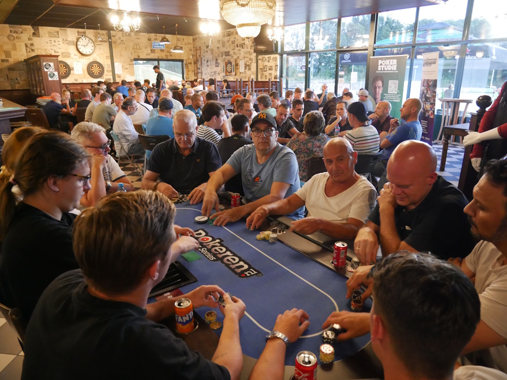 Zaalfoto Delft 15 augustus Voetbalvereniging DHC