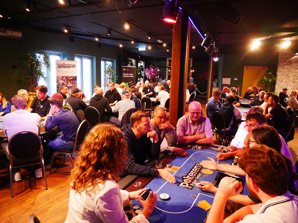 Zaalfoto Spijkenisse 4 juli De Jongens Van