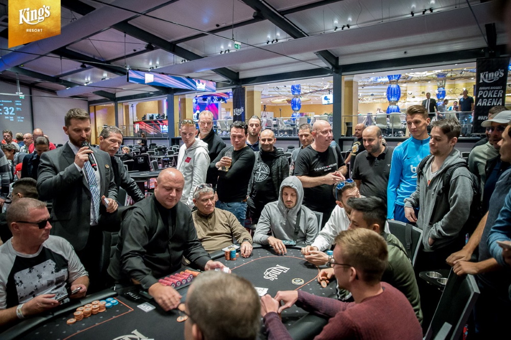 main event bubble
