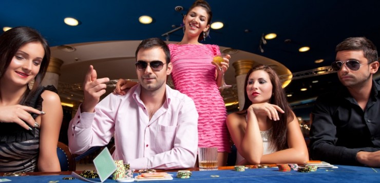 poker com 740x357