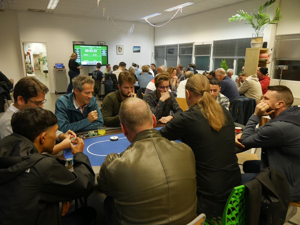 Foto Volle Zaal Stichting Triggr Volksuniversiteit